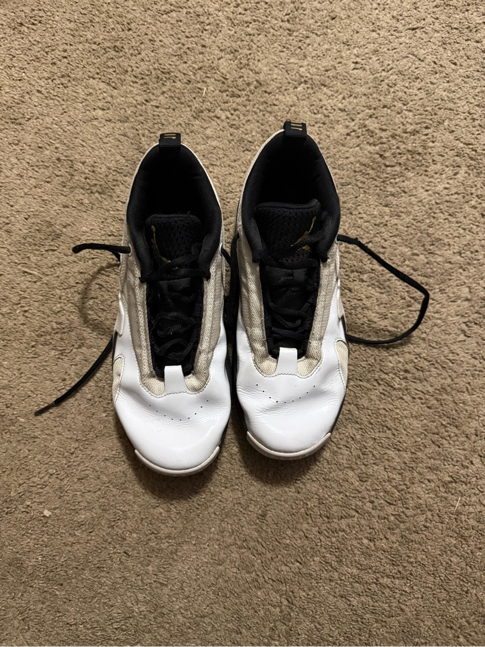 Boys youth sz 6 black and white Nike Jordan Flights